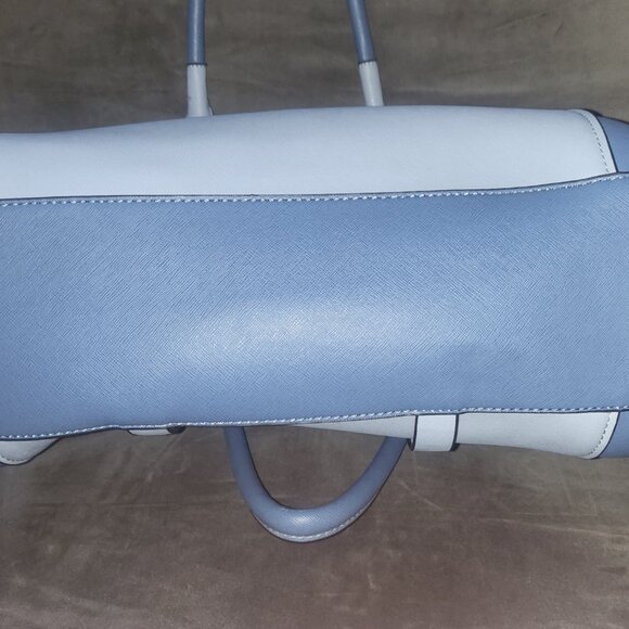 G By Guess Handbag - Picture 2 of 6